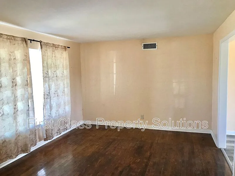 2 bed, 1.0 bath, 874 sqft, $1,025 — Photo 3