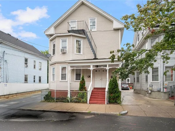 141 Burnett St, Providence, RI 02907