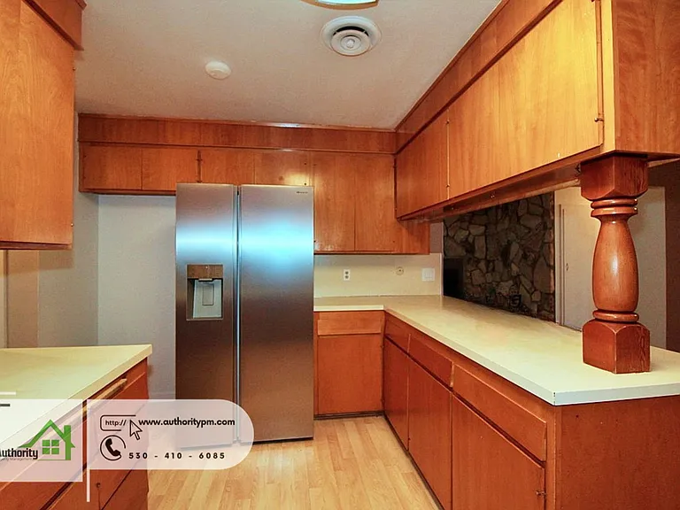 4548 Pensacola St — Photo 15