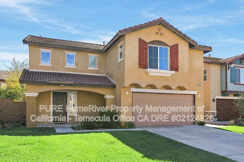 3 bed, 2.5 bath, 1752 sqft, $3,195 — Photo 2