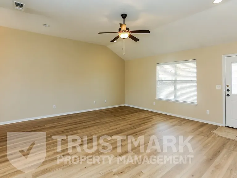 401 W Libra Dr — Photo 6