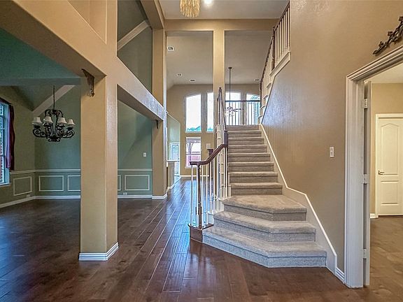 3rd image of 8104 Clayton Dr