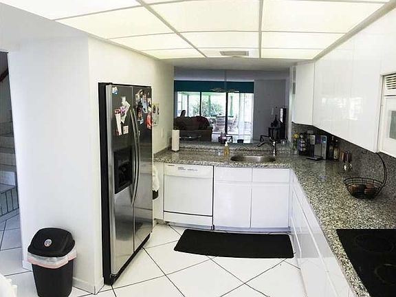 2nd image of 20400 NE 34th Ct