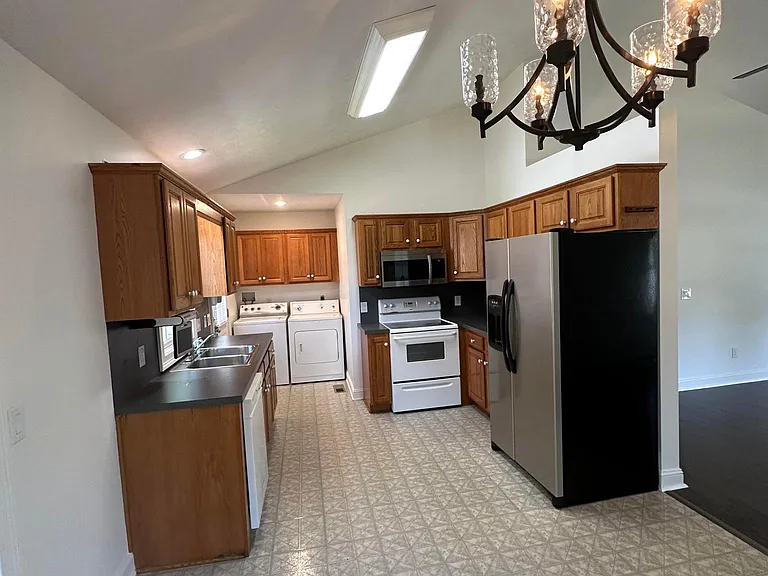 542 Virginia Ave — Photo 5