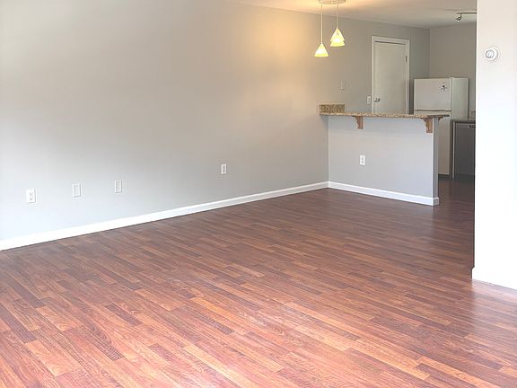 4th image of 25 Grandview Dr