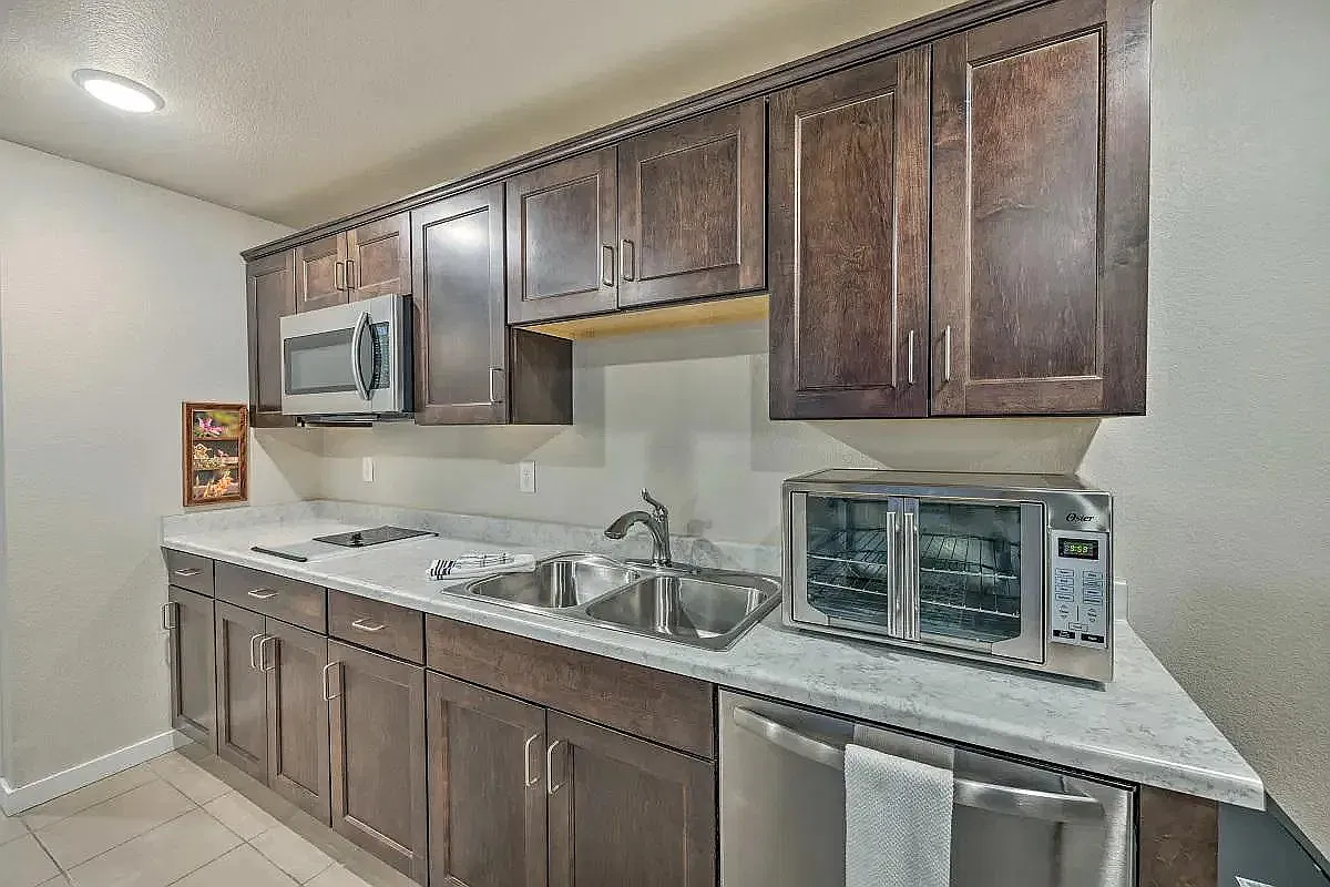 2 bed, 900 sqft, $1,600 — Photo 3