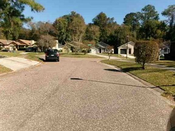 Exterior Neighborhood (street photo)