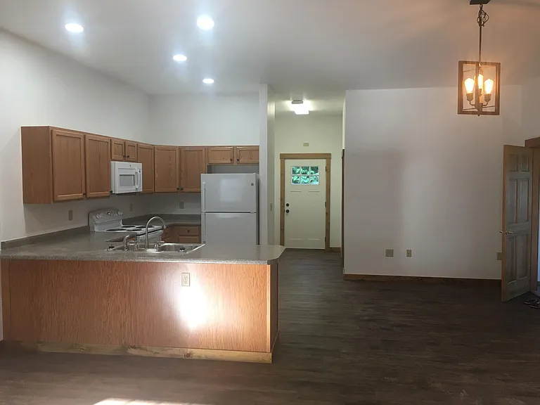 75 Main St — Photo 1