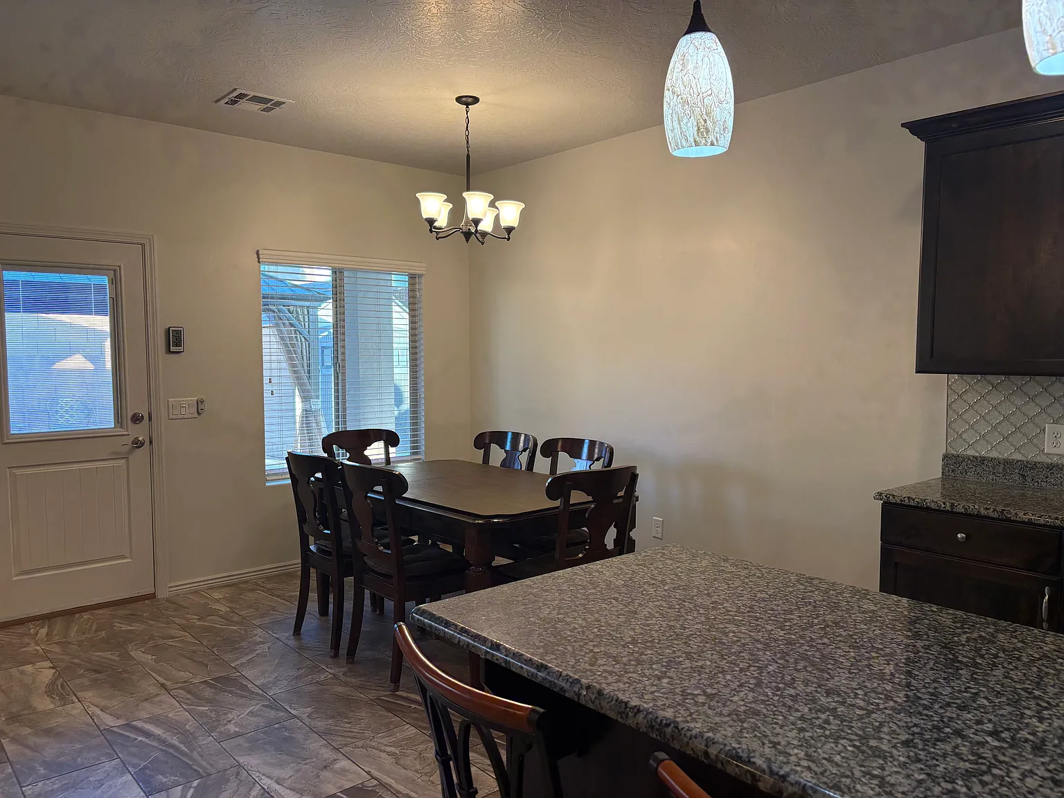 3 bed, 1867 sqft, $2,600 — Photo 2