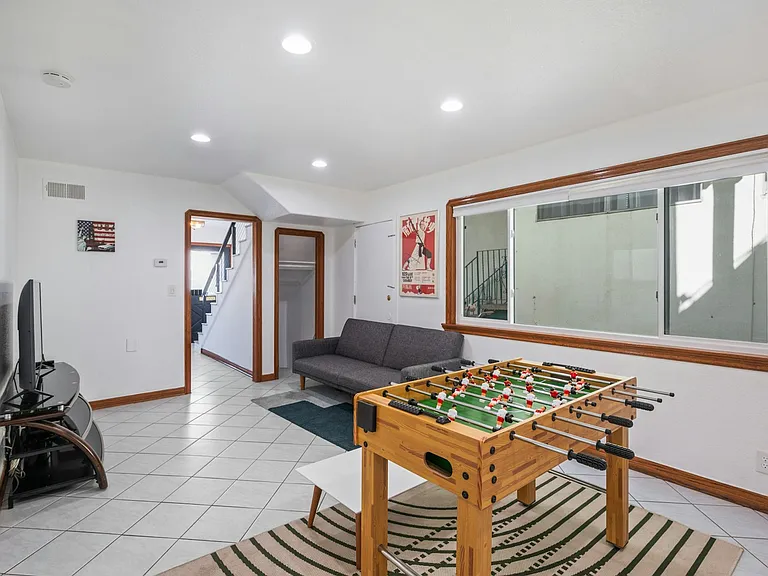 208 Marine Ave — Photo 16