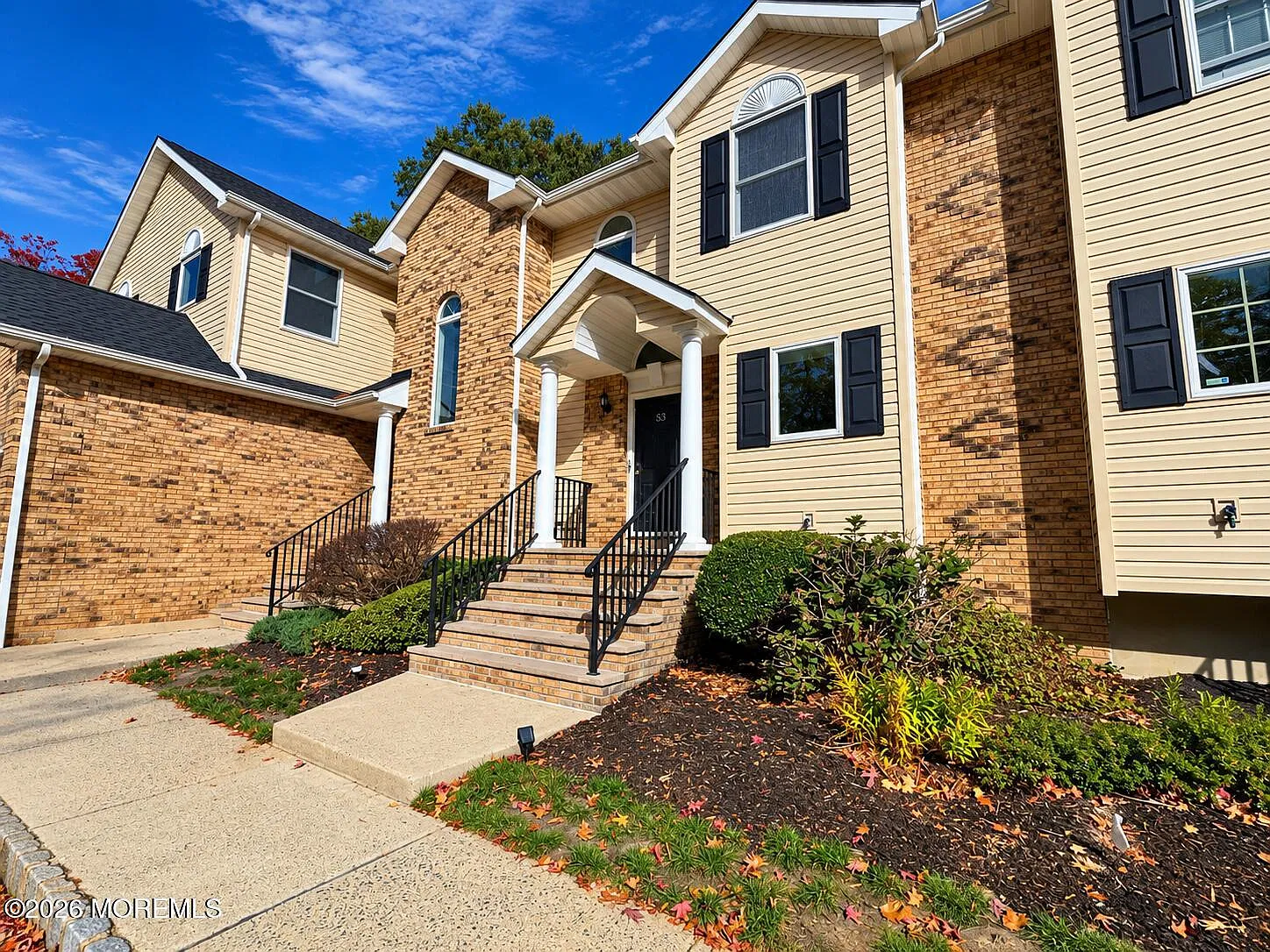 2 bed, 2.5 bath, 1288 sqft, $3,300 — Photo 2