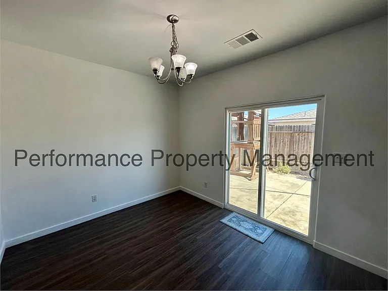2505 Mercedes Dr — Photo 6