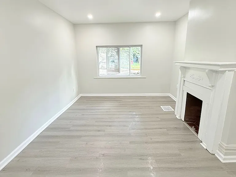 2021 Hampton St — Photo 2