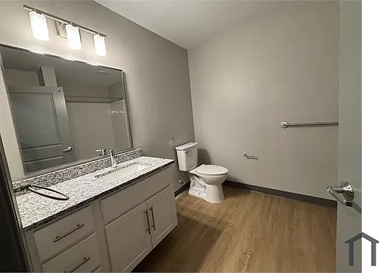 2 bed, $1,644 — Photo 2