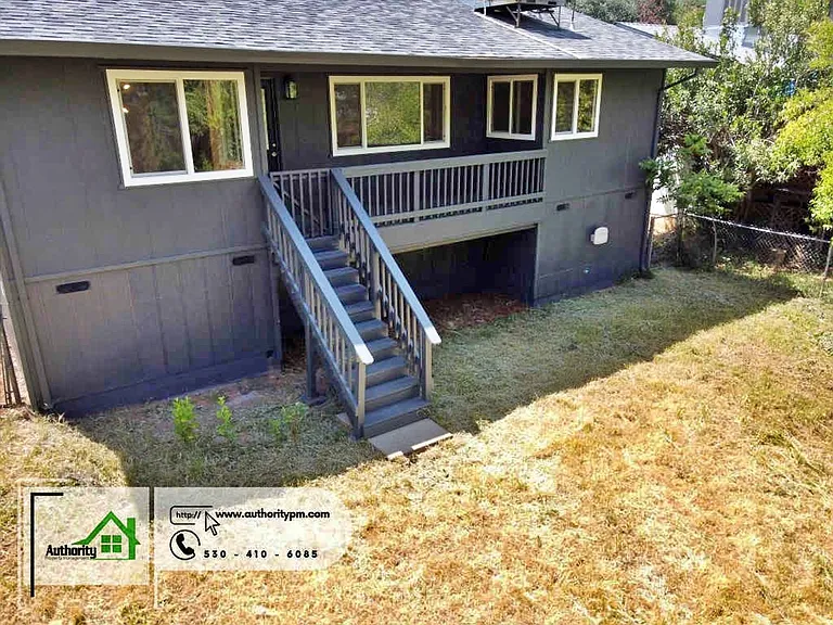 1833 Oregon Ave — Photo 27