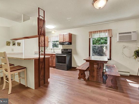 4th image of 202 Marion Ave