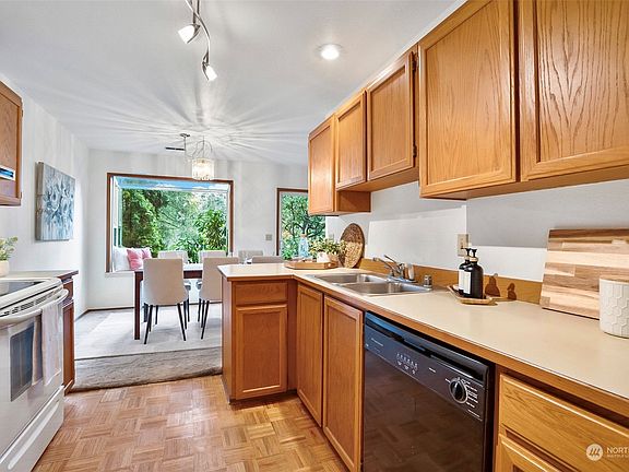 4th image of 4118 212th Street SW #C102