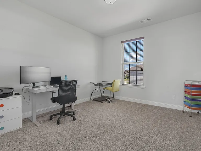 913 Gingham St — Photo 25