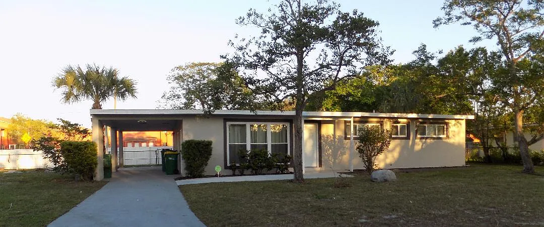 4 bed, 1952 sqft, $1,800 — Photo 1