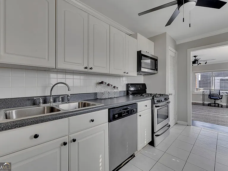 1040 Herndon St NW #A — Photo 10