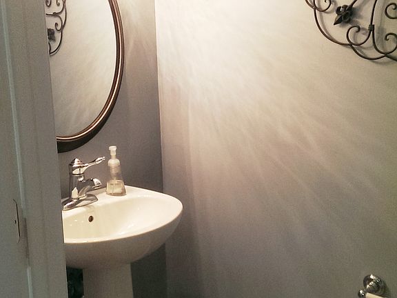 1st  fl 1/2 bath