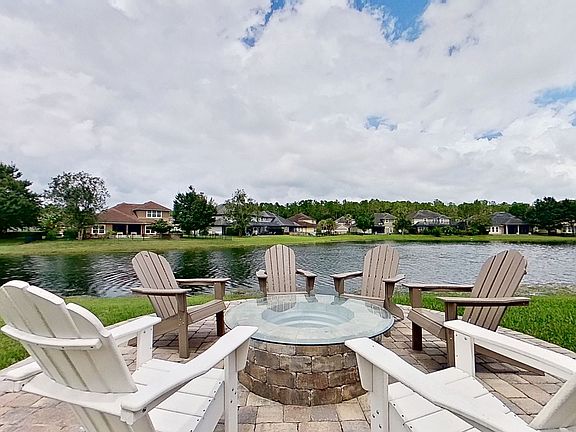 3rd image of 209 Ellsworth Cir
