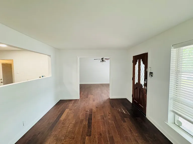 2129 Diane Dr — Photo 3