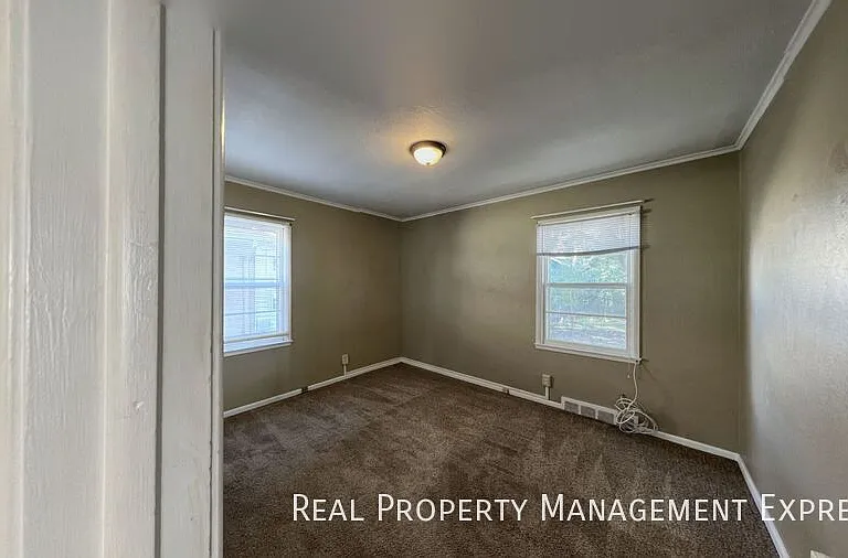 1804 S Covell Ave — Photo 7