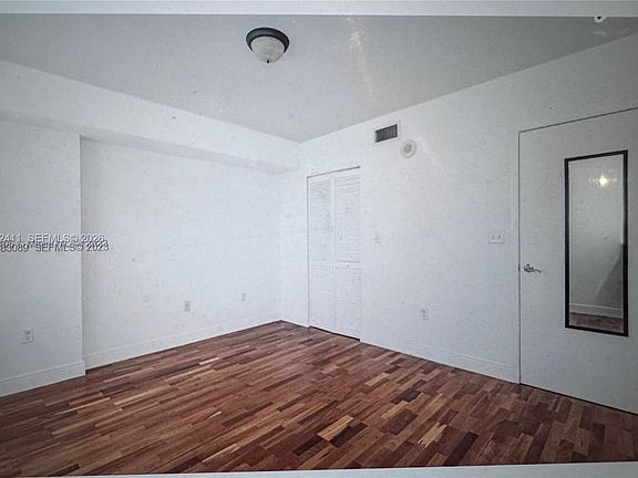 5th image of 31 SE 5th St APT 2507
