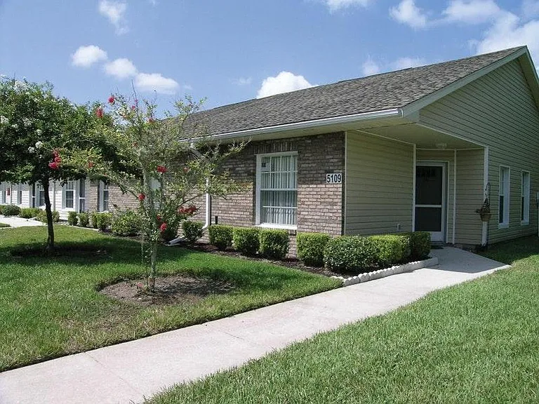 Villas at Hunters Ridge 55+ Senior Community — Photo 7