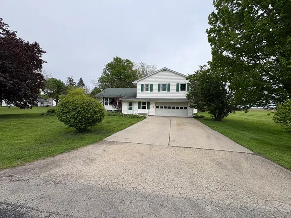320 S Main St, Creston, IL 60113
