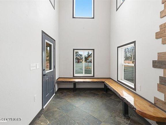 4th image of 1108 Colonial Dr