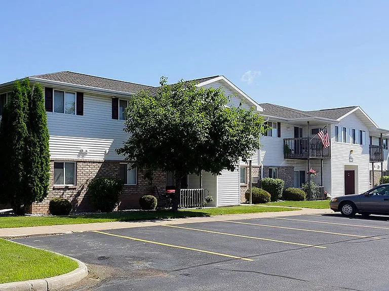 BREEZEWOOD APARTMENTS — Photo 5