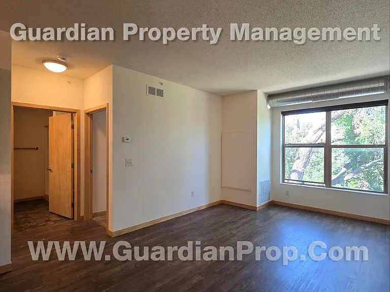 811 4th St SE #310 — Photo 2
