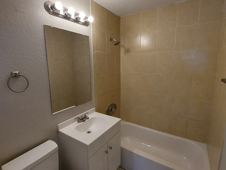 722 W Cleveland Ln — Photo 11