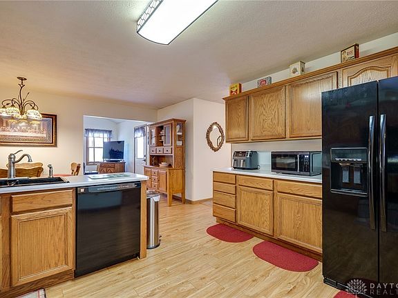 3rd image of 215 Christina Way