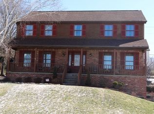 8198 Streamside Dr, Pittsburgh, PA 15237