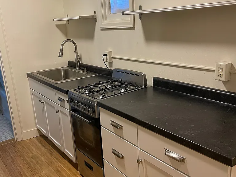 2338 Marshall Apartments — Photo 16