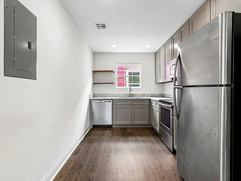 2239 Saint Andrew St — Photo 3