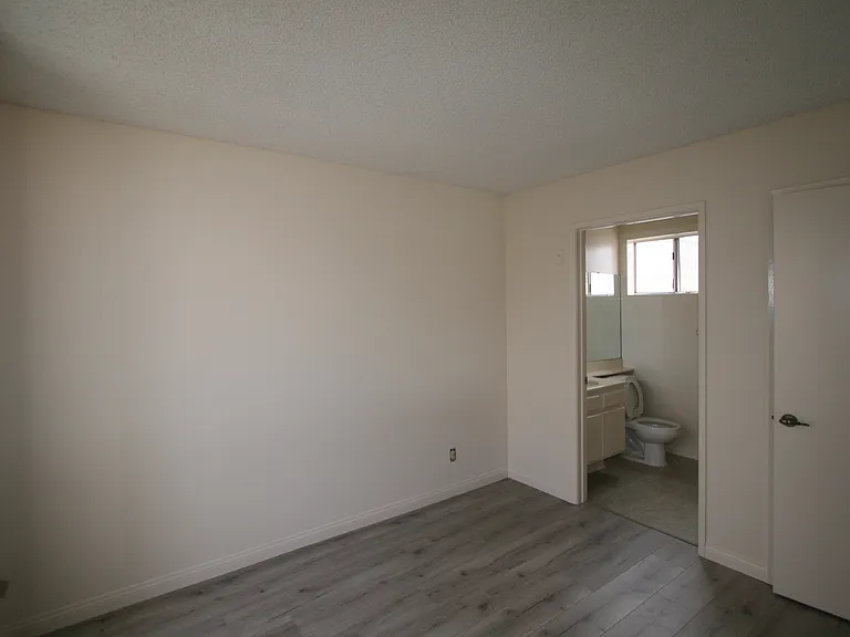 3637 Clarington Ave #202 — Photo 46