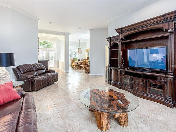 4th image of 8324 Amber Oak Dr