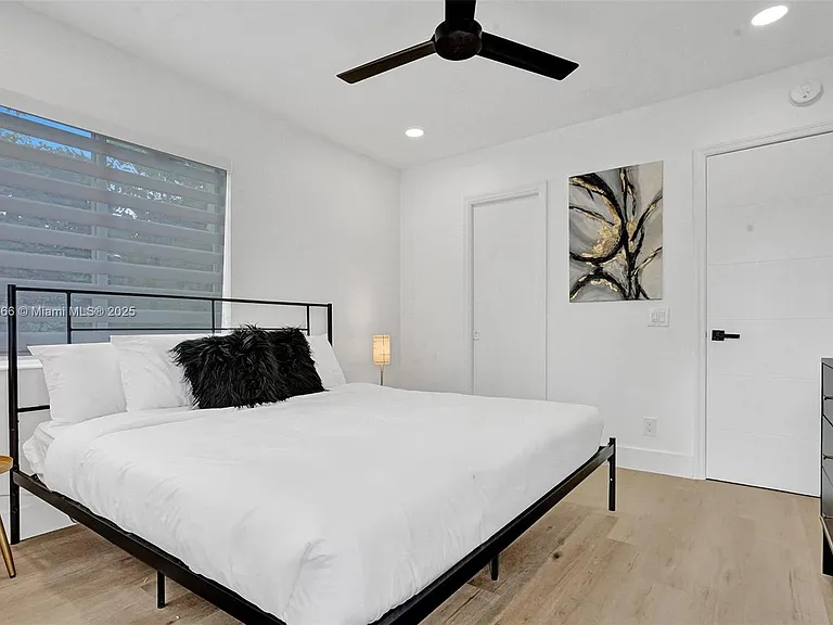 725 Harrison St — Photo 30