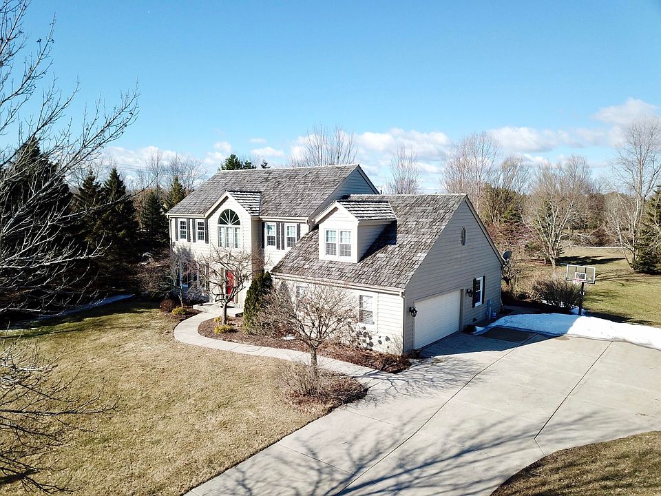 1st image of 10403 N Beechwood Dr