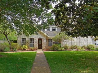 122 Redbud St, Lake Jackson, TX 77566