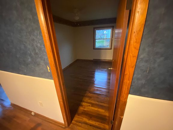 5th image of 4 Cedar St