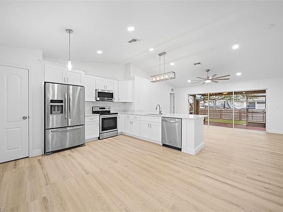 4th image of 3011 NE 4th AVE