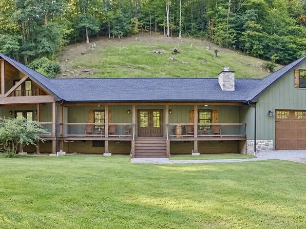 714 Grassy Br, Raccoon, KY 41557