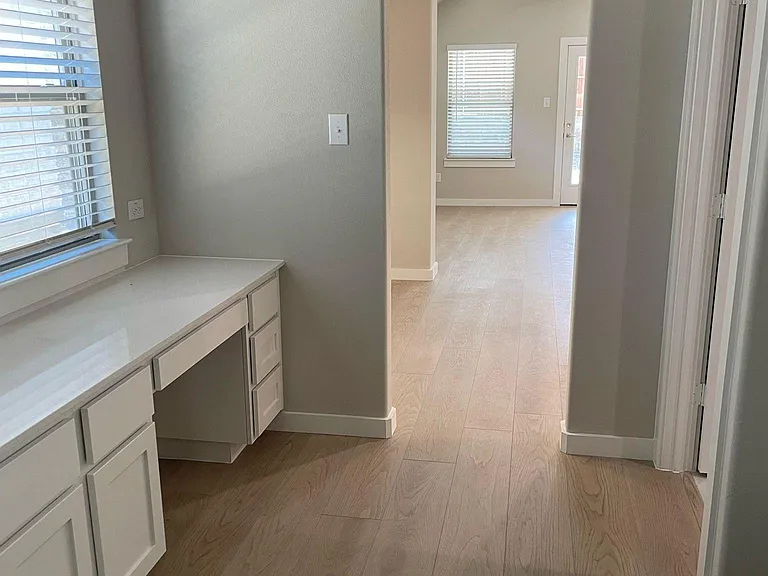 1404 Mahogany Dr — Photo 30