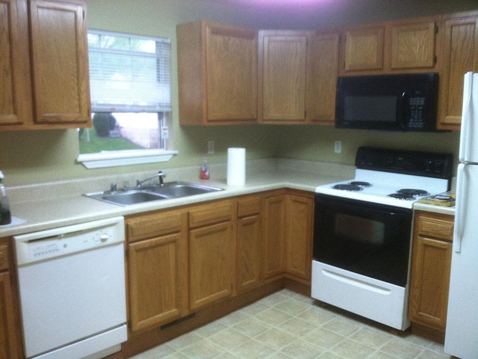 1st image of 1944 Woodland Ave #A