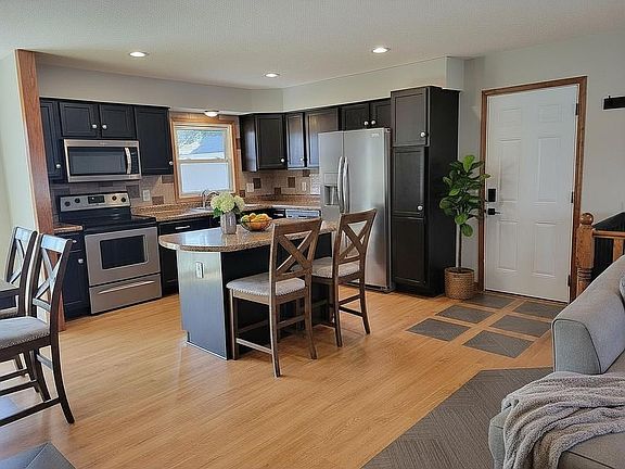4th image of 500 6th St NE